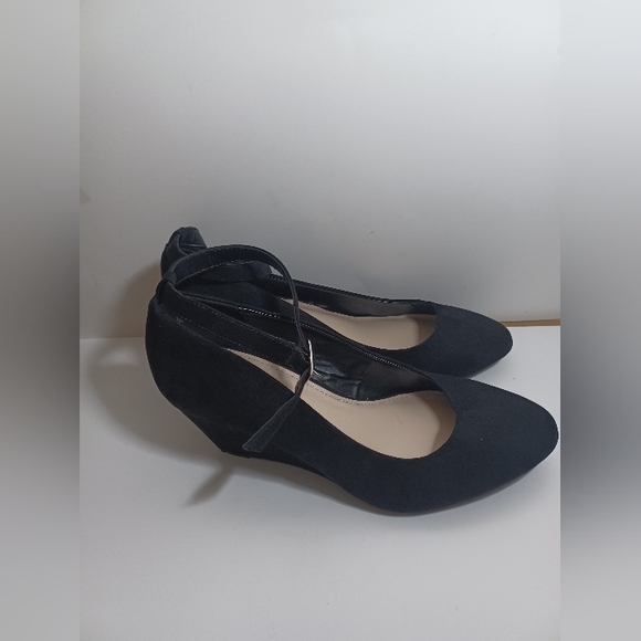 Torrid Womens Black Faux Suede Ankle Strap Wedges Pre-owned Size 10W - Picture 1 of 16
